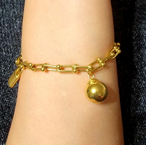 LINK BRACELET WITH CHARMS NWOT - Picture 5 of 6